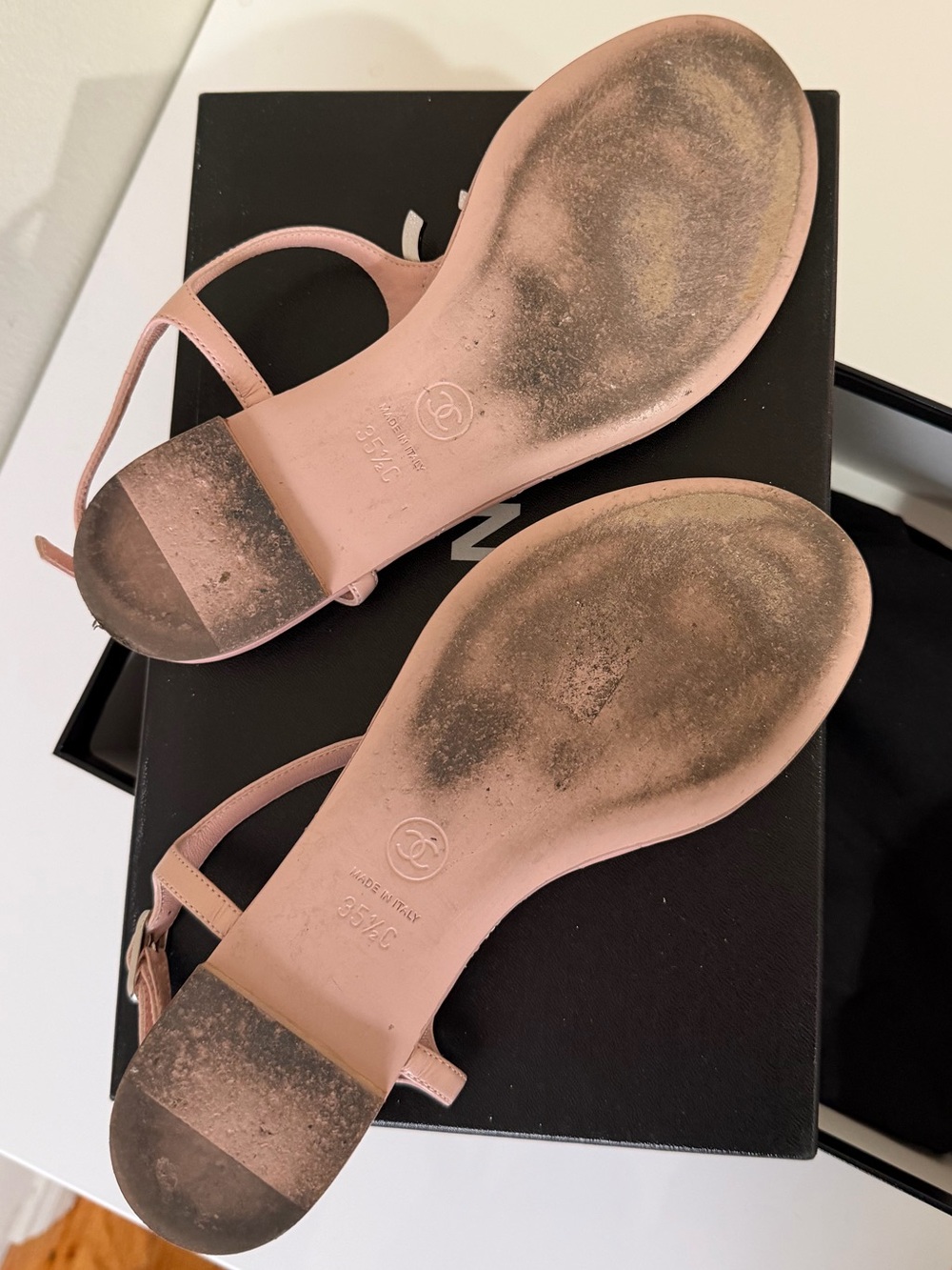 CHANEL Pink Quilted Leather T-Strap Sandals with Crystal CC - Picture 4 of 4